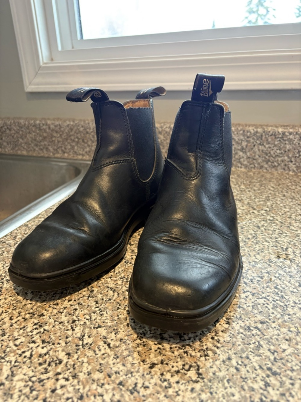 Blundstone Women's Black Leather Chelsea Chukka Boots